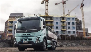 Volvo Trucks on julkistanut uuden raskaan sähköauton, jonka tavoitteena on sa...